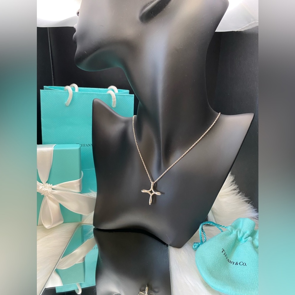 EUC Tiffany & CO INFINITY CROSS PENDANT 26mm 16” chain 925 POUCH Peretti